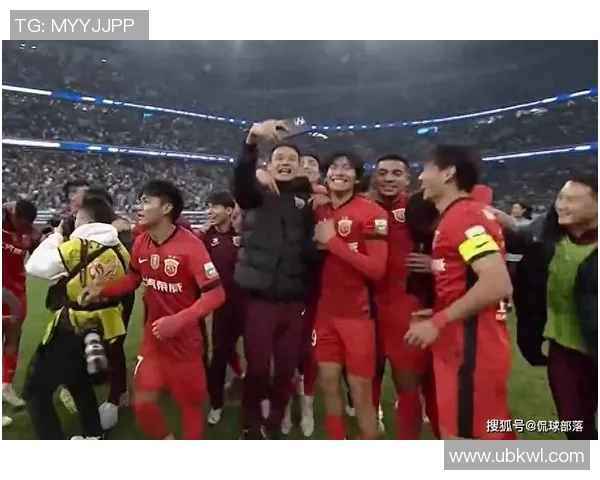 中超本赛季冠军提早确认留在上海 最终一轮海港不败即可夺冠 吉祥物“伊戈”露脸